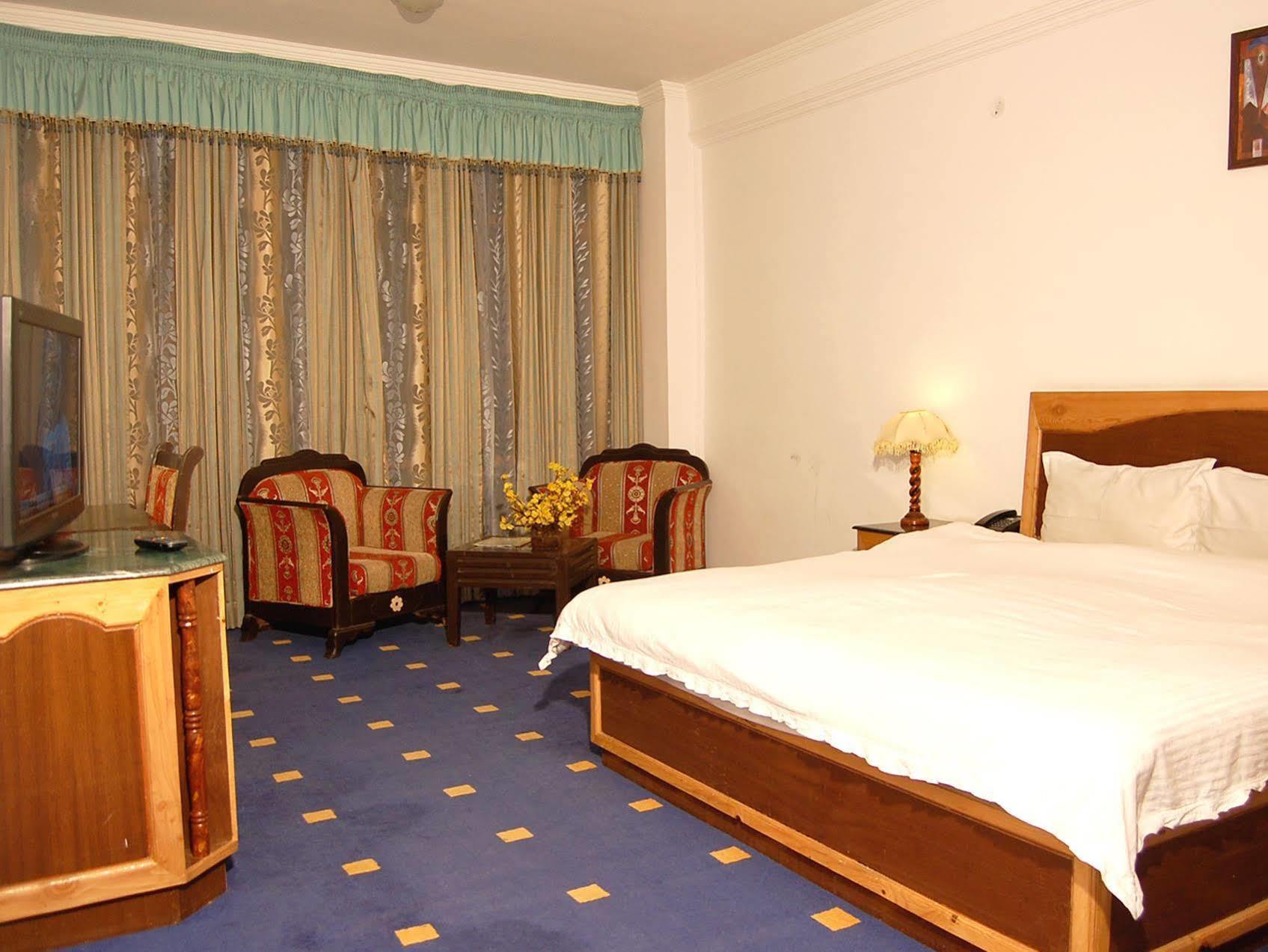 Hotel Lords Residency Manāli Exteriér fotografie